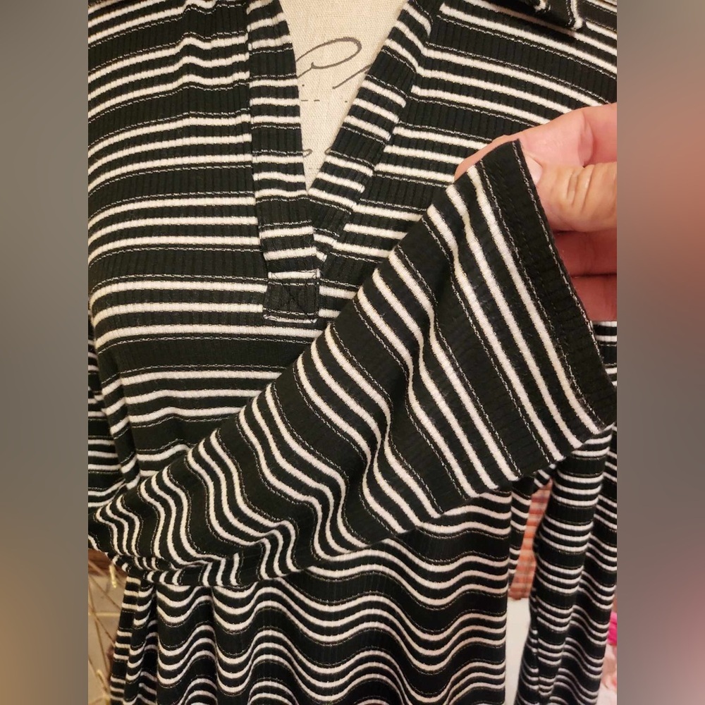 All In Love top. - Picture 4 of 4